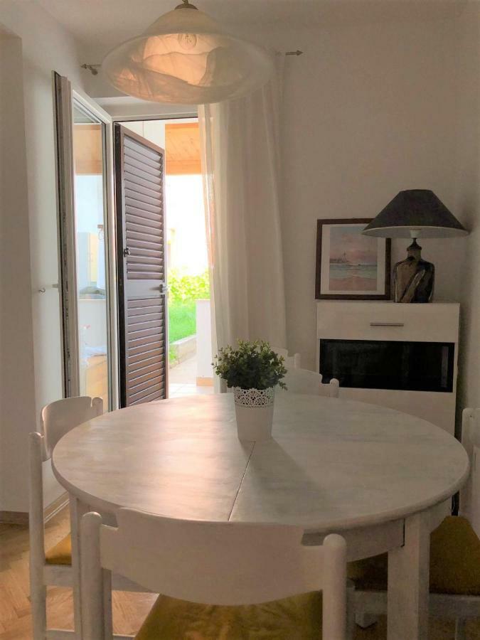 Ferienwohnung Apartman Gloria Mali Lošinj Exterior foto